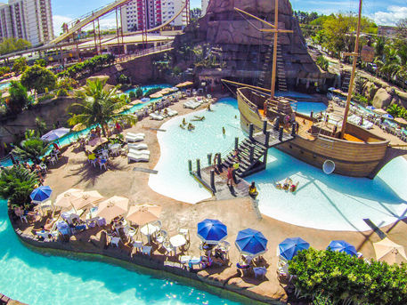 Fuja do frio! Caldas Novas tem águas termais quentinhas e clima ameno durante o inverno