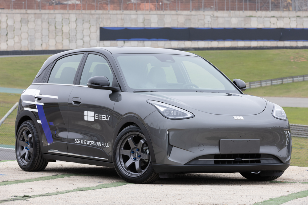 Geely leva EX2 Street e Track ao Festival Interlagos e prepara produção nacional de dois modelos