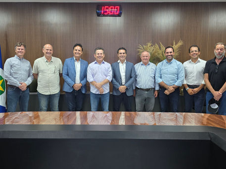 Autoridades e organizadores da Stock Car visitam obras do novo autódromo de Cuiabá