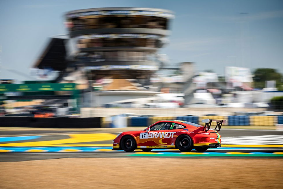 Paludo abandona preliminar das 24 Horas de Le Mans logo na primeira curva.