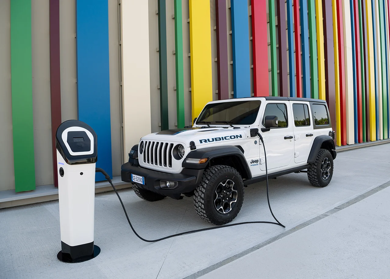 O novo Jeep Wrangler 4xe na linha 2024 já está disponível para encomenda na Europa