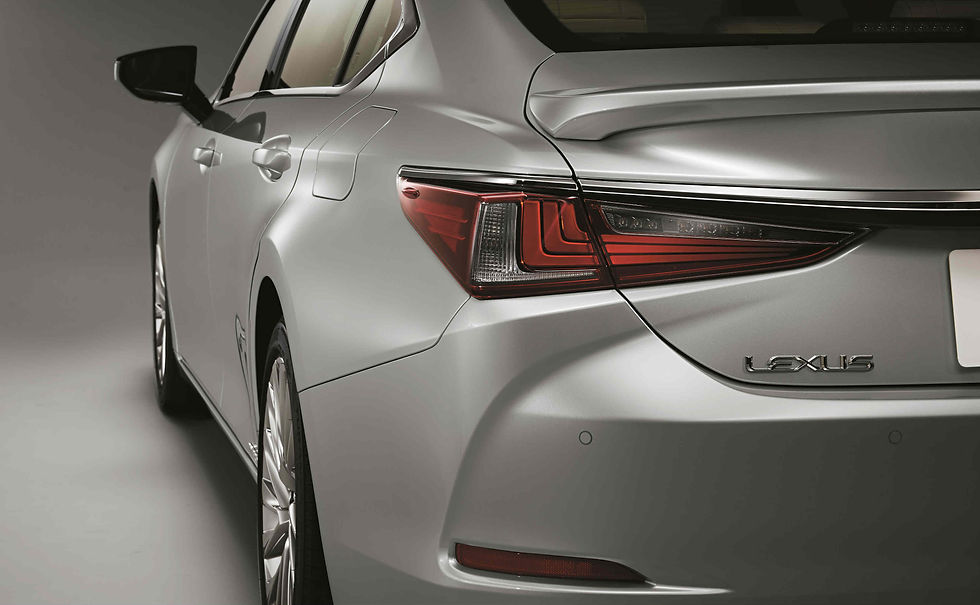 SDA2018: Lexus destaca os lançamentos do ES 300h e o SUV compacto UX 250h