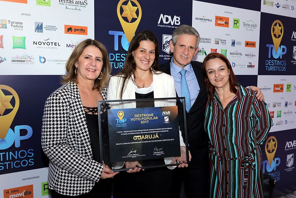 Ana Maria, presidente executiva do Visite Guarujá; Thaís Margarido, secretária de turismo; João C. Pollak, presidente do Visite Guarujá; e Fabiana Oliveira, diretora da secretaria de