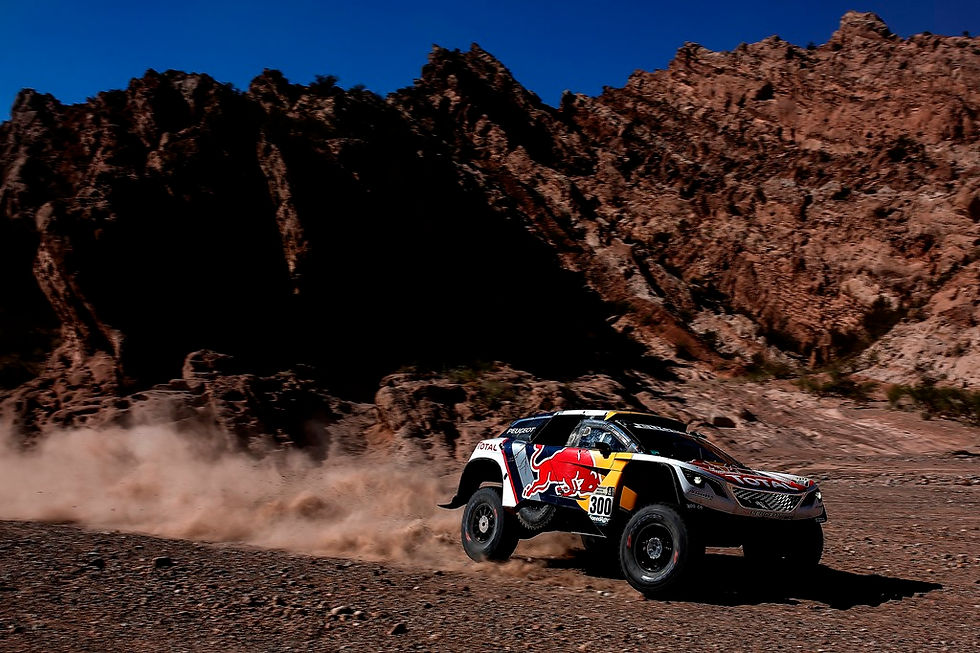 Em disputa particular entre os carros franceses da Peugeot, Peterhansel vence e recupera a liderança do Dakar