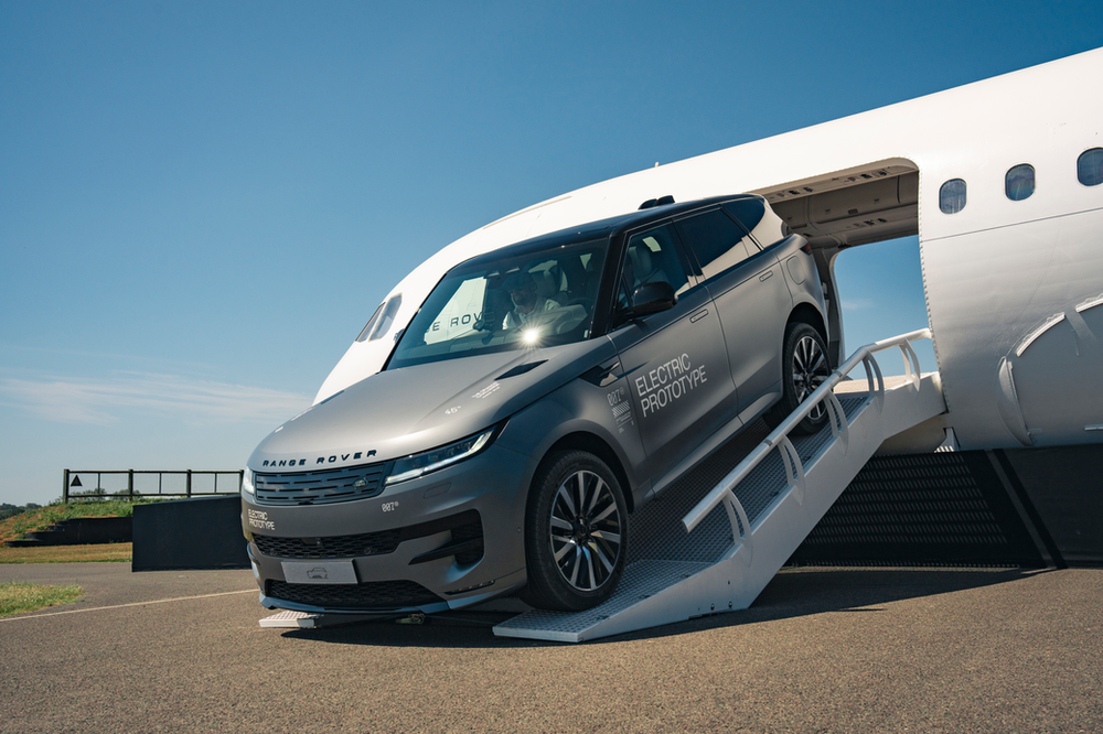 Range Rover antecipa SUV elétrico esportivo e amplia ofensiva da marca na eletrificação