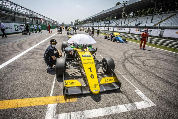 Automobilismo: Caio Collet vence corrida 2 em Monza e lidera F-Renault Eurocup