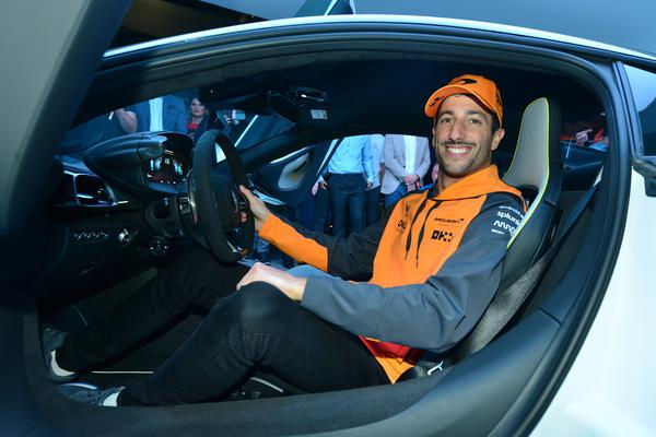 McLaren São Paulo recebe Daniel Ricciardo e mostra o novo Artura a clientes