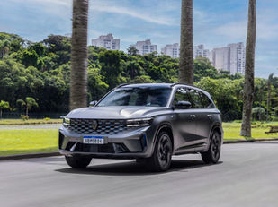 Renault Koleos híbrido estreia no Brasil e marca entrada da marca no segmento D
