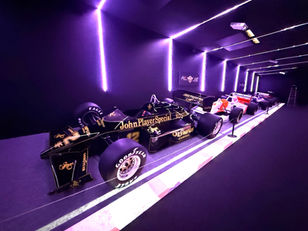Expressas: Exposição em São Roque resgata legado de Ayrton Senna com carros históricos e experiência imersiva