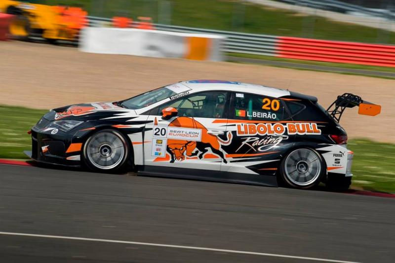 Beirão da Veiga com bom fim de semana em Silverstone na Seat Leon.
