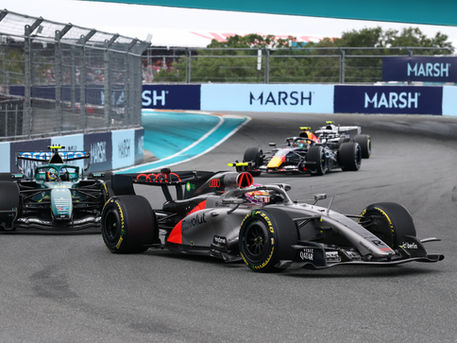 Bortoleto reage em Miami e termina em 12º após largar em último; Hulkenberg abandona