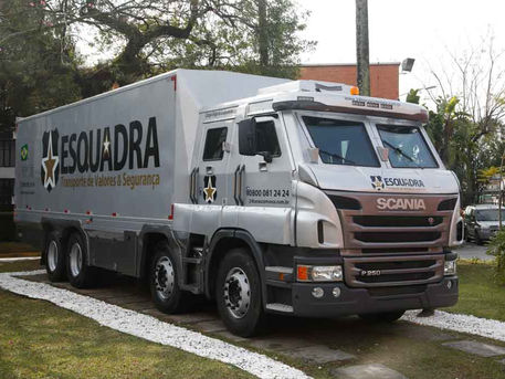 Scania celebra venda de caminhões blindados semipesados 8x2