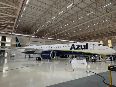 Azul inicia operação do novo Embraer E2 e amplia frota de jatos brasileiros até o fim do ano