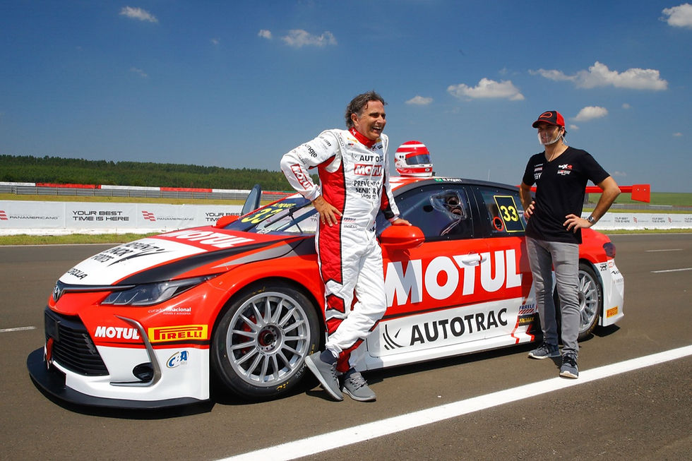 Nelsinho Piquet apresenta seu Stock Car, mas quem acelera pela primeira vez é Nelsão
