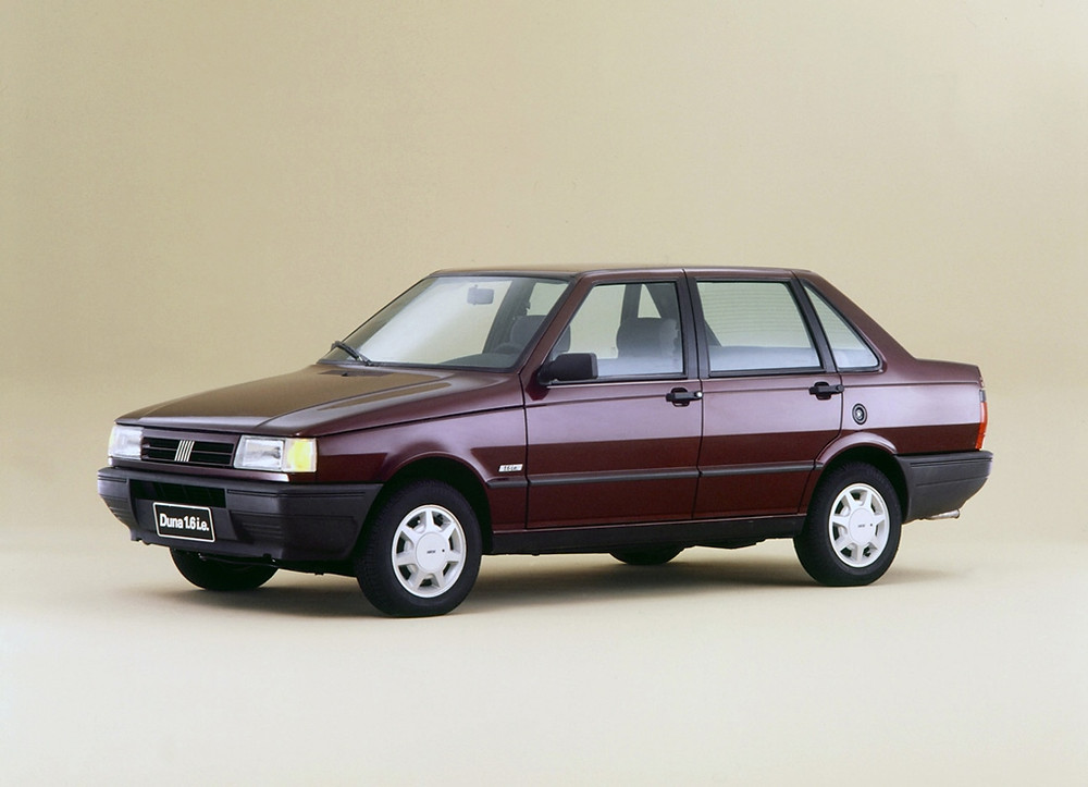 Com duas ou quatro portas o sedã Prêmio da Fiat chegou há 35 anos