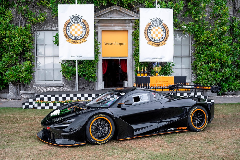 McLaren em destaque em Goodwood com o 720S GT3X e estreia dinâmica do novo Artura