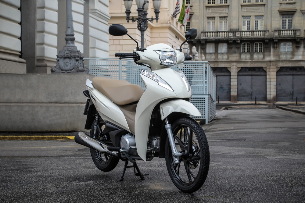 Honda Biz 125, mais de duas décadas de praticidade renovados com o ...