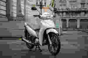 Honda Biz 125, mais de duas décadas de praticidade renovados com o modelo 2020