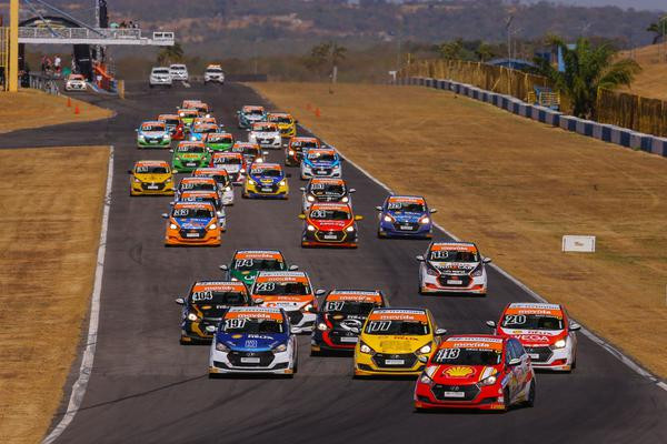 Fim de semana com quatro corridas na Copa Shell HB20 mostra equilíbrio e sucesso da categoria