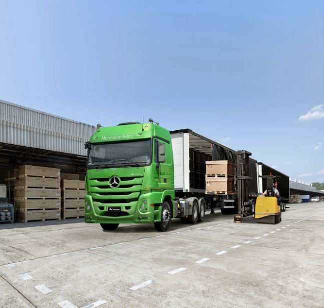 RISA adquire 50 caminhões Actros para tritrens no transporte de grãos