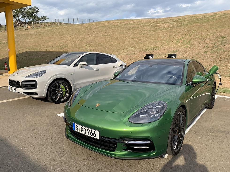 Porsche Brasil instala 2 carregadores elétricos no Autódromo Velocitta