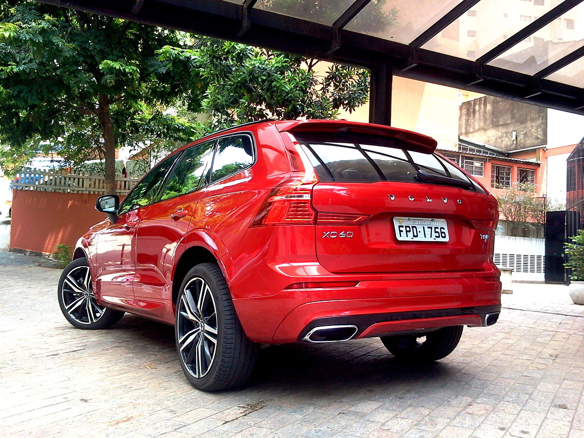 Volvo XC60 T8 R-Design