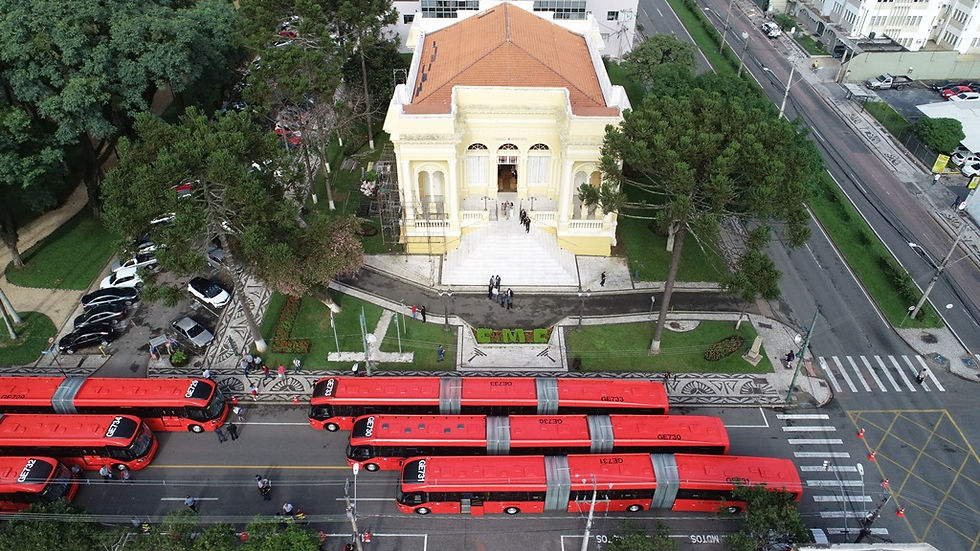 Scania entrega em Curitiba seus primeiros ônibus biarticulados no Brasil