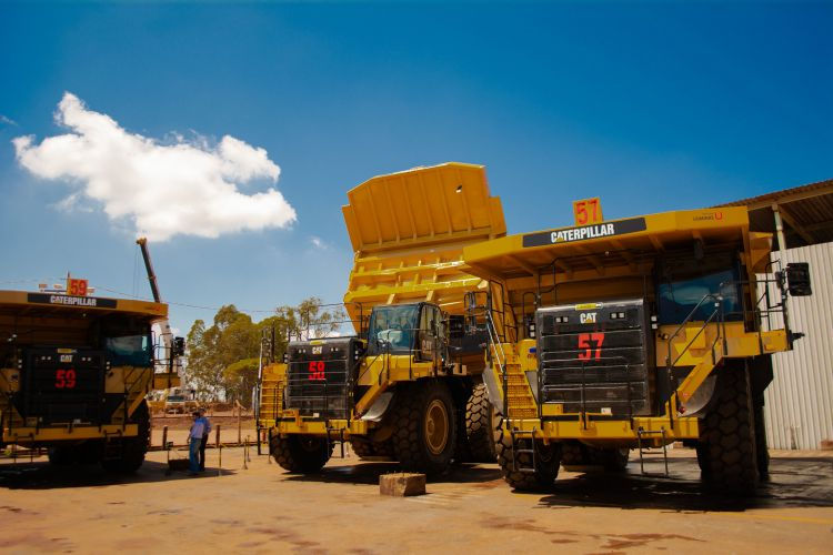 Sotreq entrega 6 caminhões 777G para a Mineração Usiminas