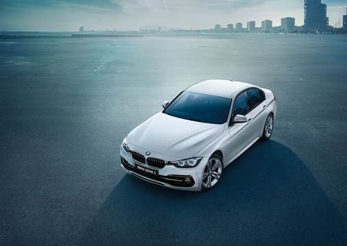Fabricado no Brasil, Série 3 da BMW chega nas concessionárias com a linha 2018 a partir de R$ 156.950,00