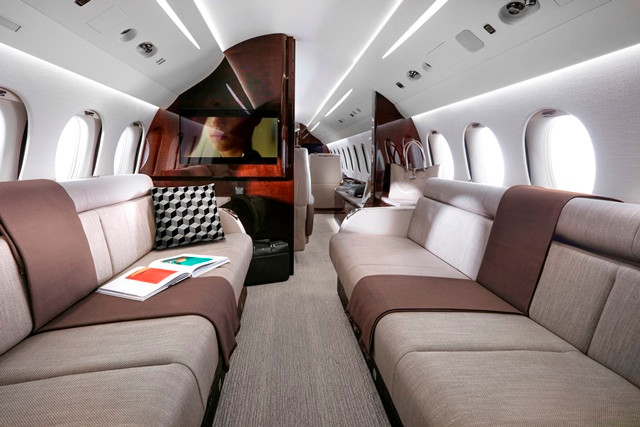 Dassault Aviation leva o trijato Falcon 8X para o South African Air Show