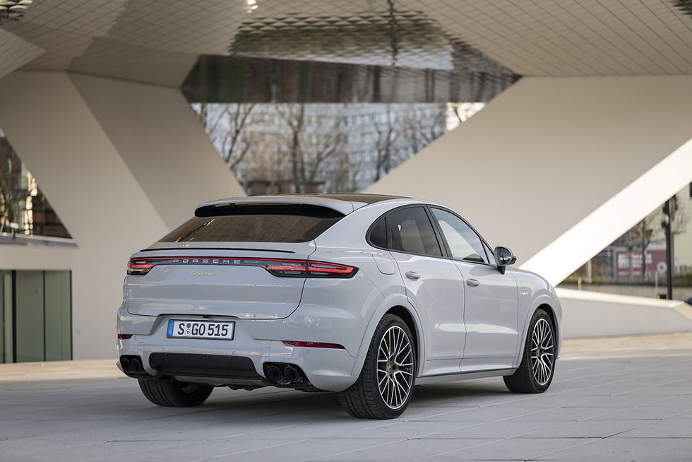 Porsche inicia as vendas do Cayenne E-Hybrid Coupé e Cayenne Turbo Coupé no Brasil
