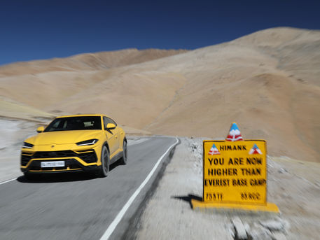 Lamborghini Urus percorre a estrada mais alta do mundo na Índia