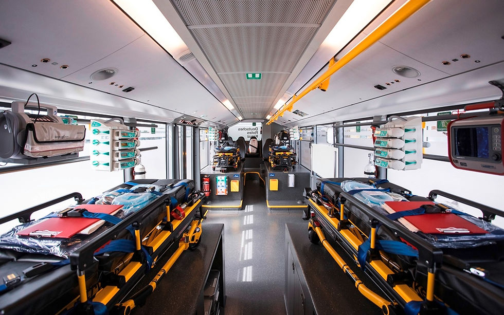 Na Alemanha, ônibus urbano da Mercedes-Benz é transformado em UTI móvel para transporte de pacientes