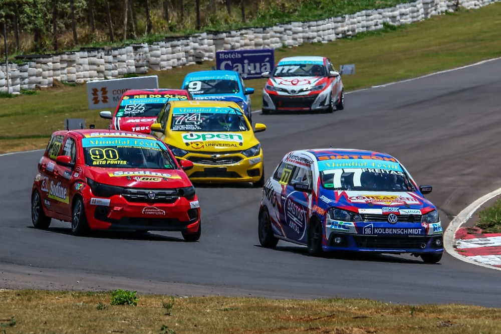 Cearense Beto Pontes em Fiat Mobi é campeão do Brasileiro de Turismo Nacional na categoria Sênior