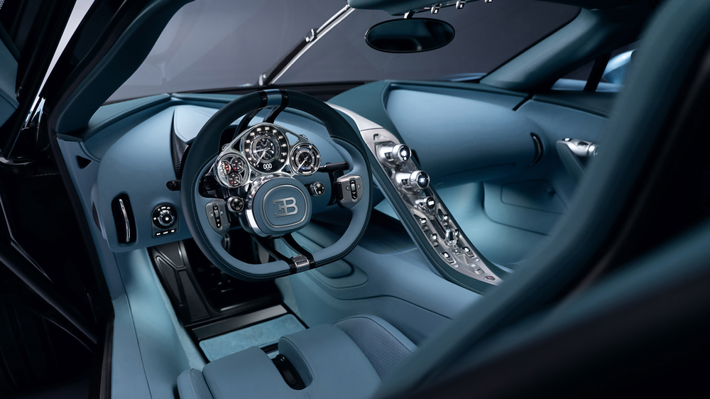 Expressas: Bugatti Tourbillon aposta num interior analógico para atravessar gerações