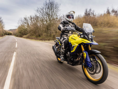 Suzuki encerra 2025 com alta de 47% nos emplacamentos e desempenho acima do mercado de alta cilindrada