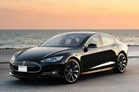 Tesla Model S, 100% elétrico, é opção para locação na Europa