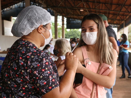 SEMSAU DÁ CONTINUIDADE A VACINAÇÃO DE 1°, 2° E 3° DOSE CONTRA A COVID-19 NESTA SEMANA