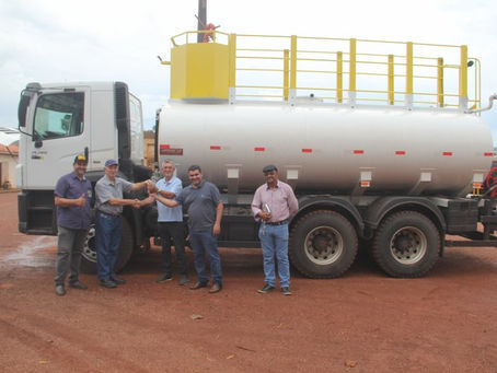 Prefeitura recebe caminhão pipa totalmente equipado para atendimento de demandas no município