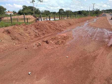 Nota: Mina de água aparece em trecho de compactação na entrada da cidade, no local será construído u