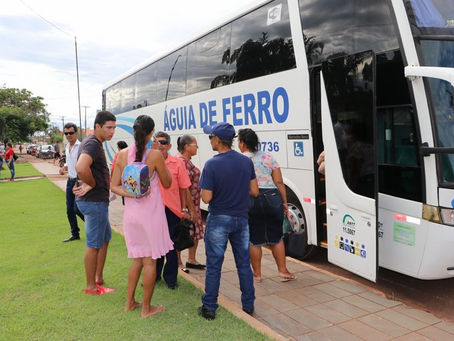 Secretaria de saúde aluga ônibus para atender demanda de cirurgias de catarata em Cacoal