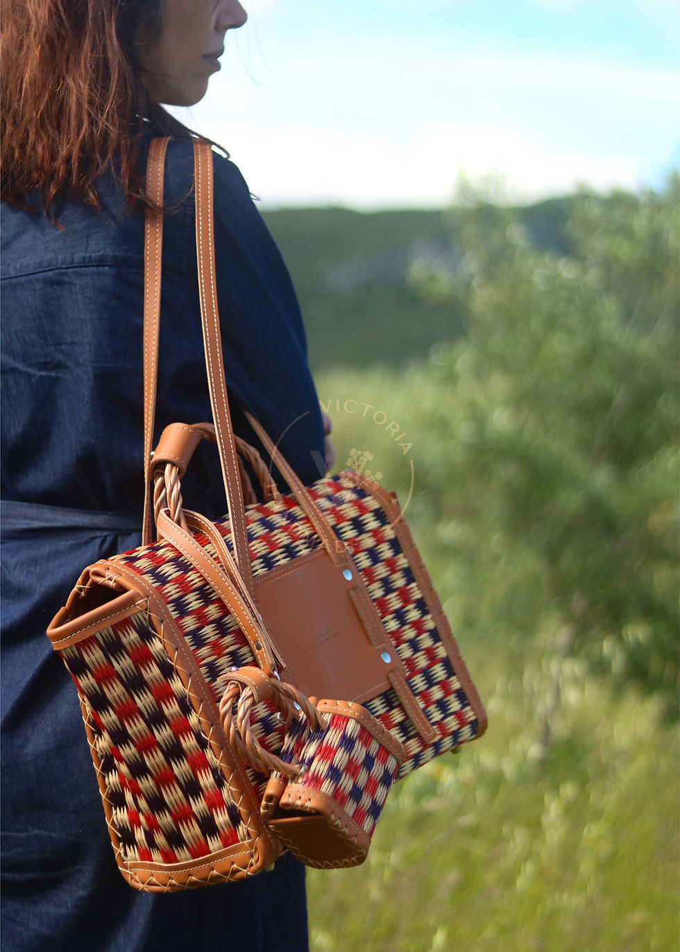 Thumbnail: Conjunto exclusivo de mala oversized e micro cesta com design vintage contemporâneo.