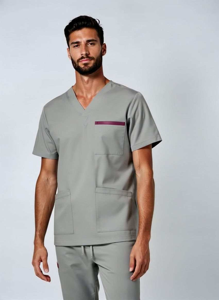 Uniforme Médico Gris con Detalle Vino