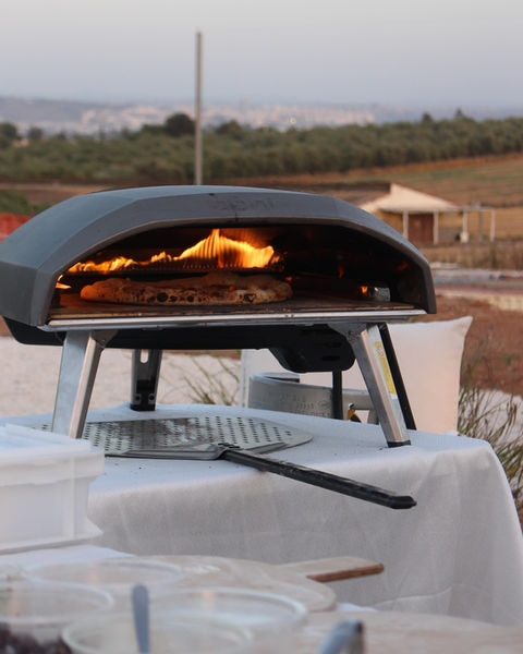 פיצה נאפית בתנור עץ באירוע פרטי