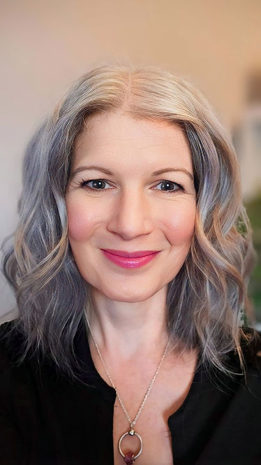 Image of Dr Lindsey Burns, silver hair
