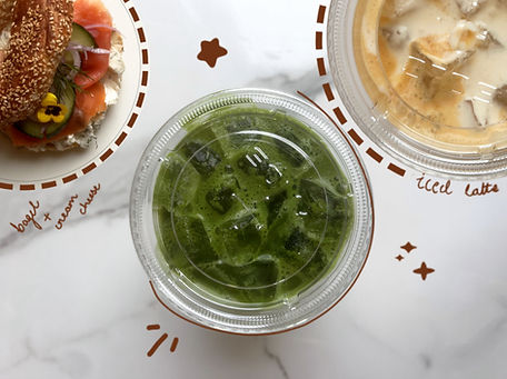 Matcha, latte et bagel kozatika