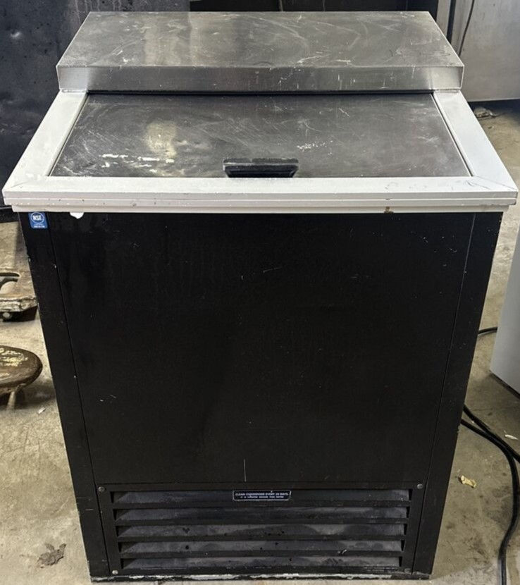 174-0044 Stajac Industries 25” Commercial Back Bar Self Contained Bottle Cooler