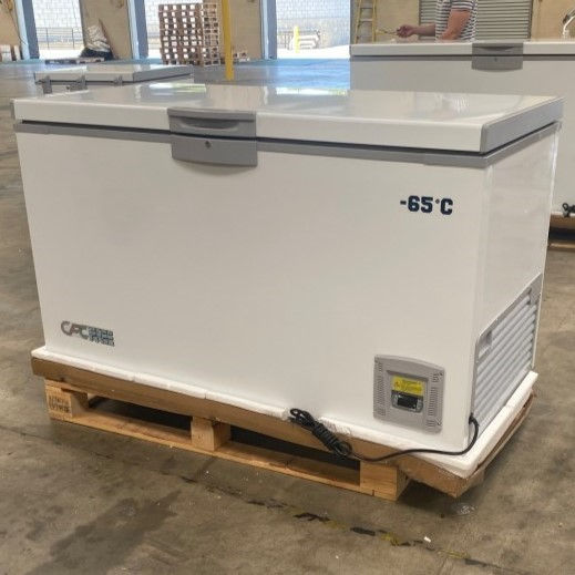 171-0382 55" Solid Top Self Contained Ultra Low Temperature Chest Freezer