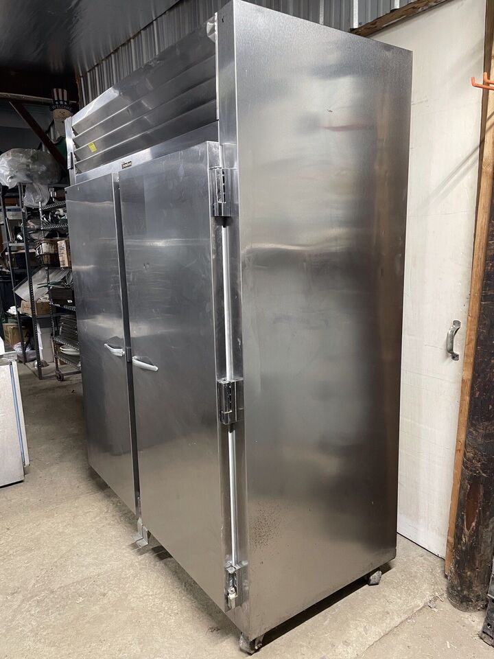 Thumbnail: 182-0086 Traulsen RE232E-ZCF02 2 Door Even-Thaw Self Contained Cooler