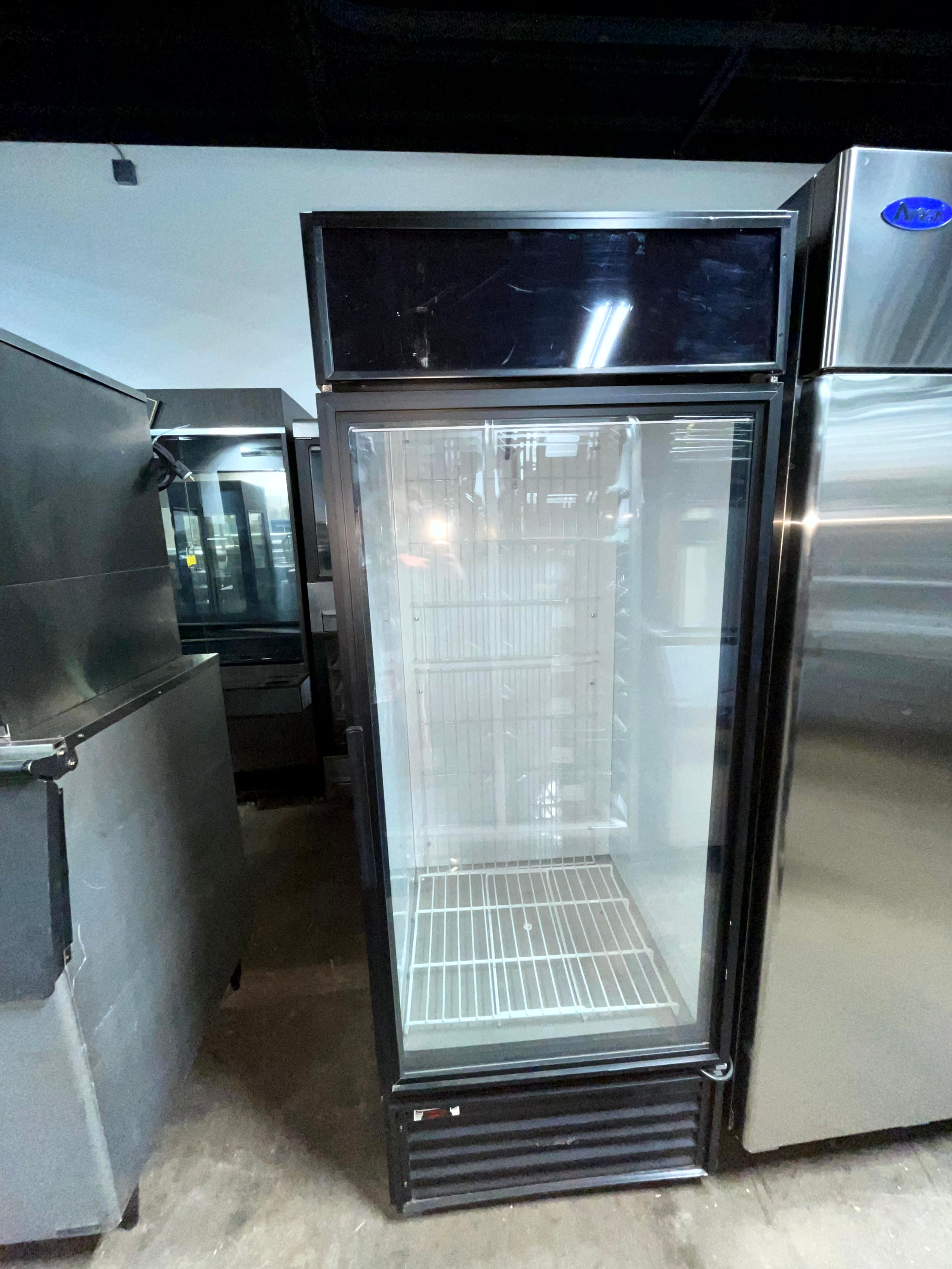 72-0369 True GDIM-26NT-LD Single Door Self Contained Cooler